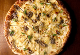 С грушей и голубым сыром 