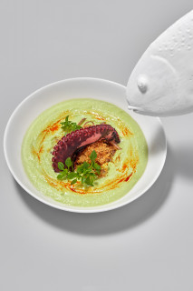 Зелёный крем-суп с осьминогом