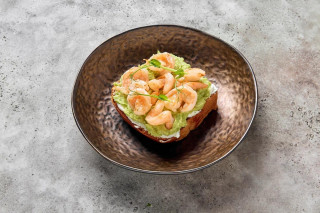 Брускетта с креветкой